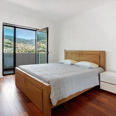 Macedo Penthouse アパート